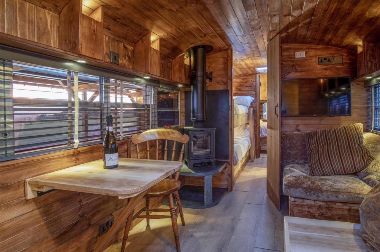 American School Bus - 1 Bedroom - Blossom Farm - Tiers Cross 존스톤 외부 사진