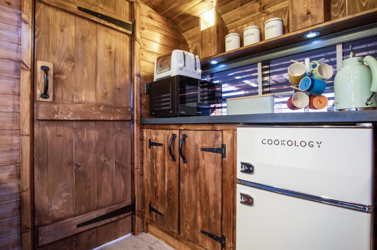 American School Bus - 1 Bedroom - Blossom Farm - Tiers Cross 존스톤 외부 사진