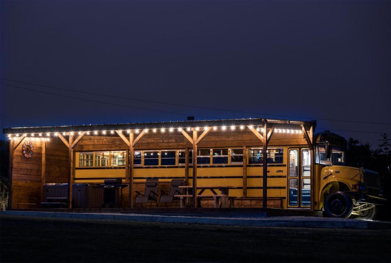 American School Bus - 1 Bedroom - Blossom Farm - Tiers Cross 존스톤 외부 사진
