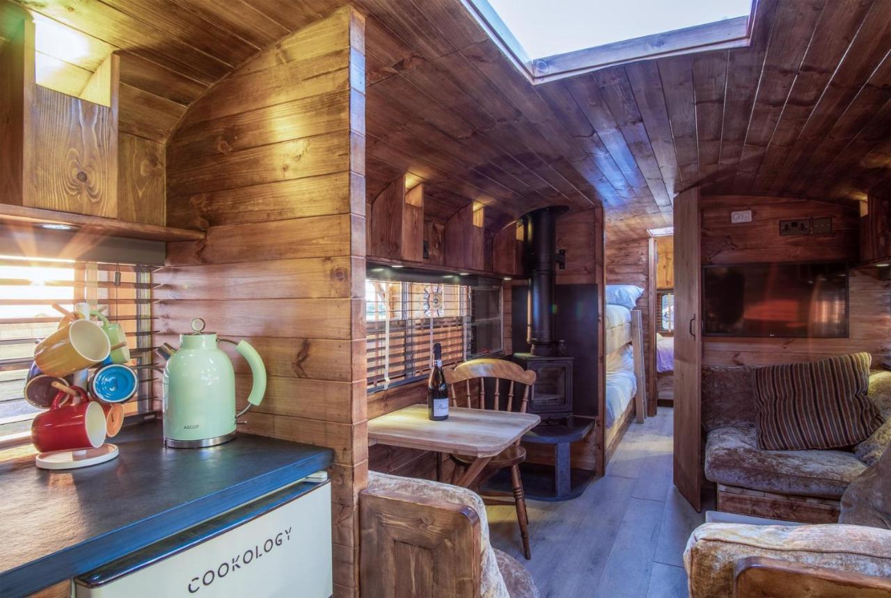 American School Bus - 1 Bedroom - Blossom Farm - Tiers Cross 존스톤 외부 사진