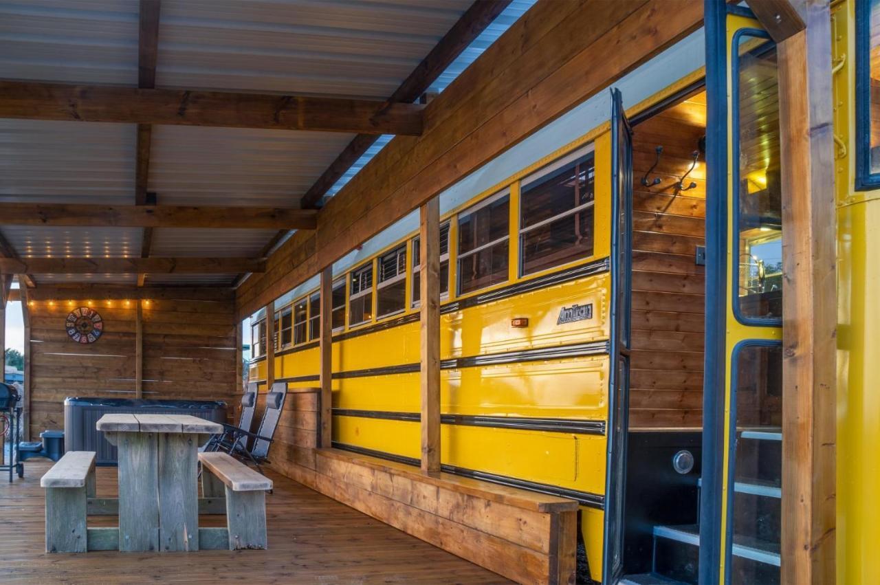 American School Bus - 1 Bedroom - Blossom Farm - Tiers Cross 존스톤 외부 사진