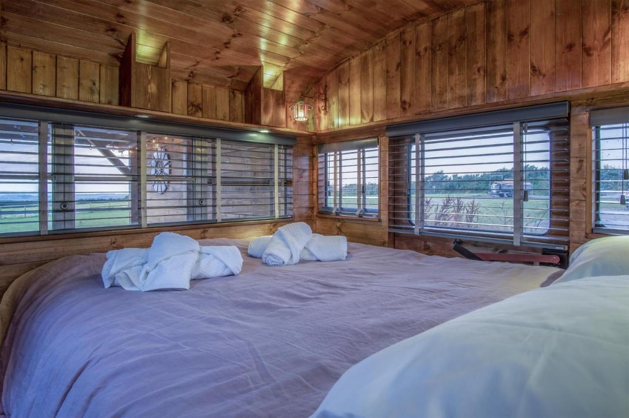 American School Bus - 1 Bedroom - Blossom Farm - Tiers Cross 존스톤 외부 사진
