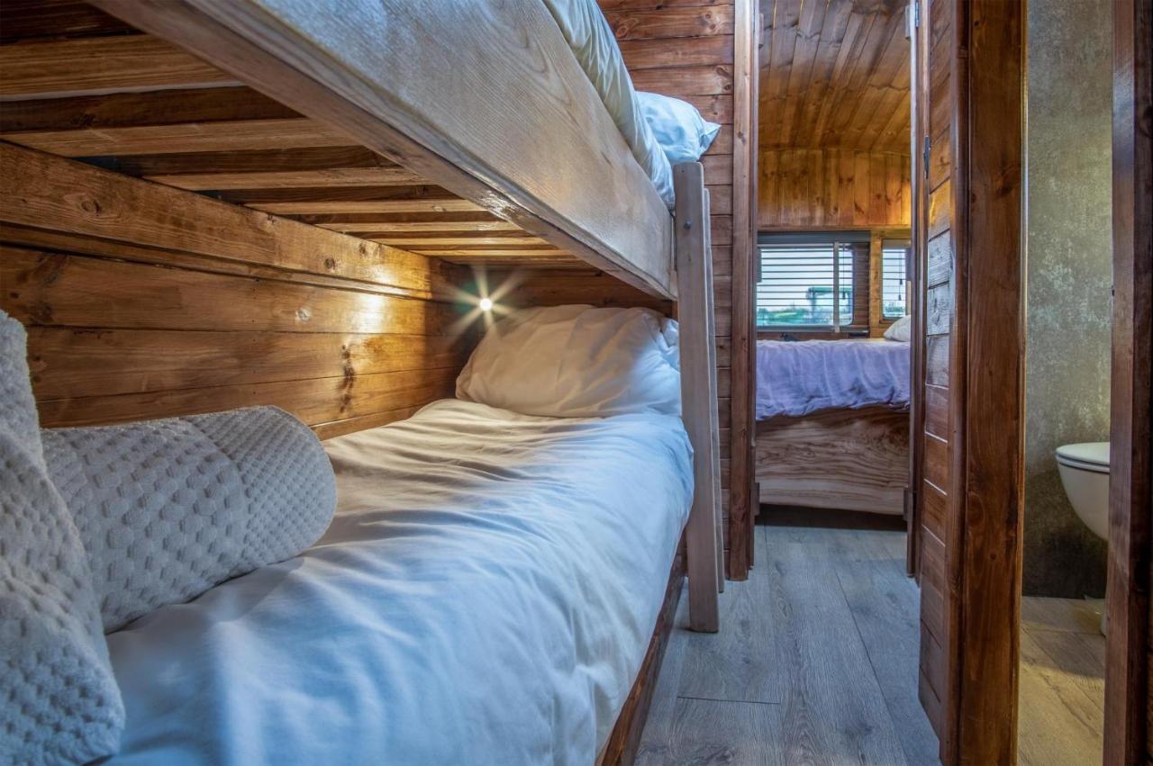 American School Bus - 1 Bedroom - Blossom Farm - Tiers Cross 존스톤 외부 사진